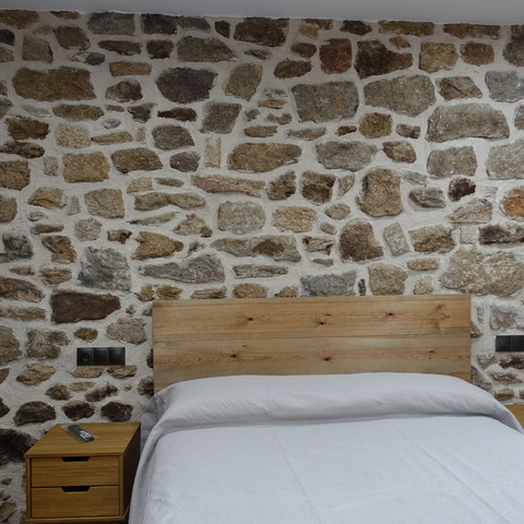 Habitación con espejo Casa Rural Arribes del Duero – La Josefa.

Dormitorio con cama de matrimonio y espejo en Casa Rural La Josefa.

Espaciosa habitación con cama de matrimonio, cabecero de madera y espejo de cuerpo entero en la Casa Rural La Josefa, ideal para una estancia en Fermoselle y las Arribes del Duero.
